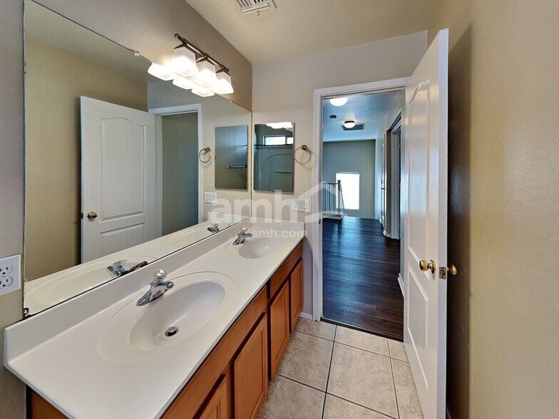 Building Photo - 7347 W St Charles Ave