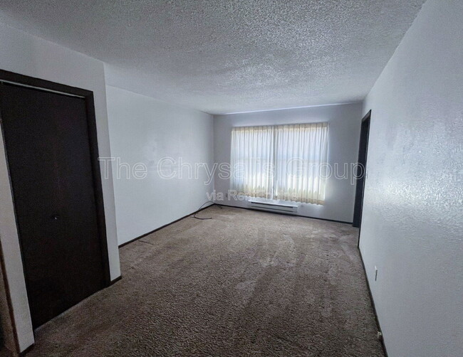 Building Photo - 2-3 3 Michael St