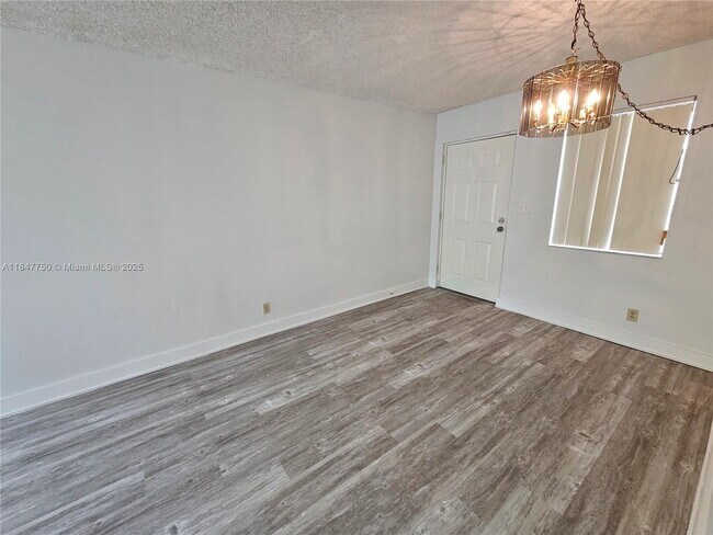 Building Photo - Cozy One Bedroom Condo close to Golf Course