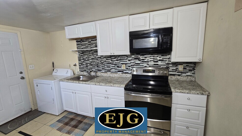 Building Photo - 18 Inglewood Ter