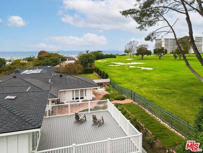 Building Photo - 1110 W Muirlands Dr