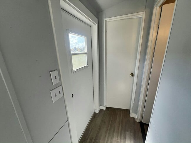 Building Photo - 1133 Chicago Bulls St