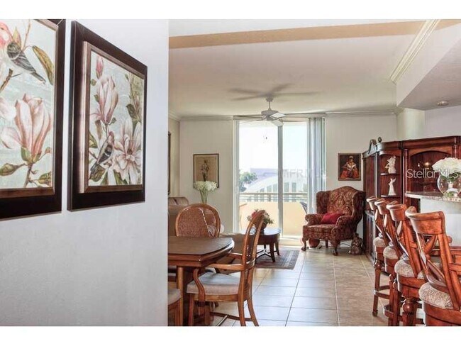 Building Photo - 800 N Tamiami Trl