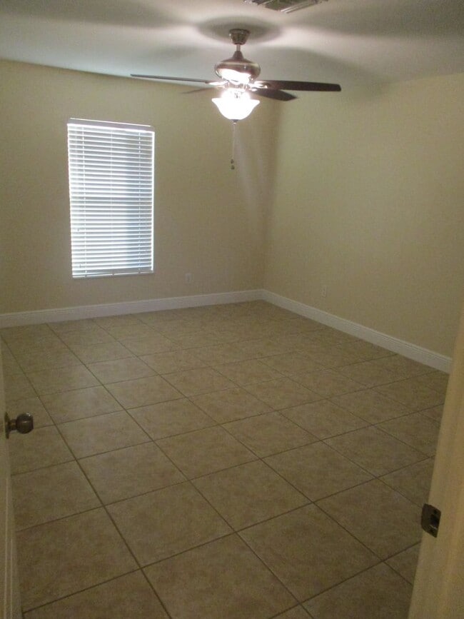 Building Photo - 1900 Kismet Pkwy W