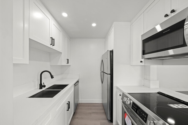 Building Photo - 3444 E Wilton St