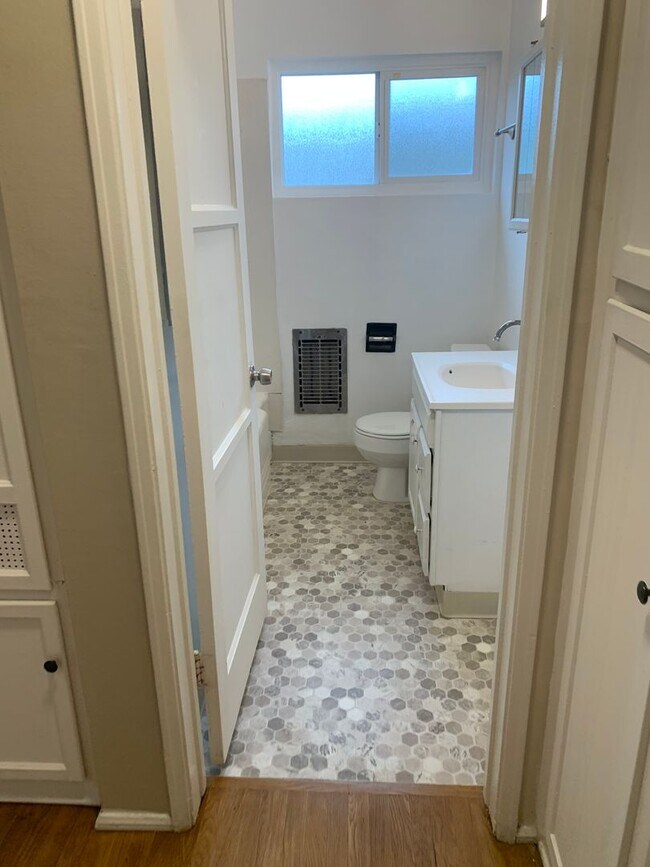Building Photo - Just in Time For Summer: Charming home wit...