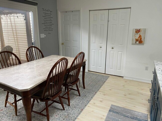 Building Photo - 5616 Jaskula Ln