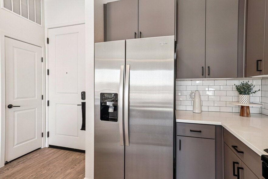 Building Photo - Lura Vegas Apartments