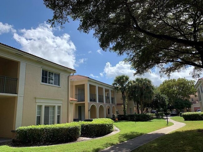 Building Photo - 2565 Centergate Dr