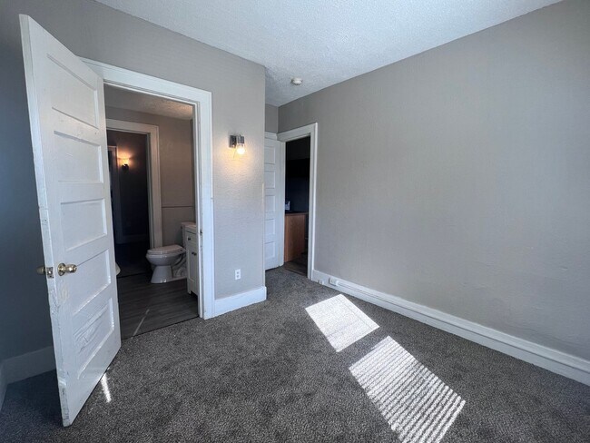Building Photo - 1054 Ionia Ave SW