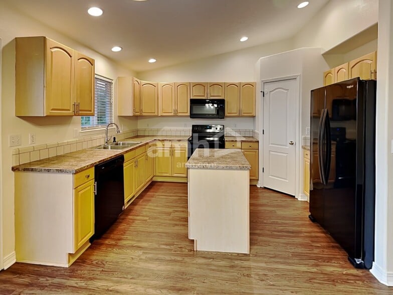 Building Photo - 1845 N Pingo Ave