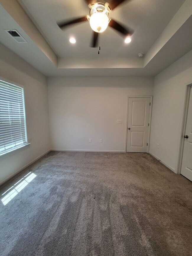 Building Photo - Cute, Well Maintained, Ranch Close to Mountain Island Lake