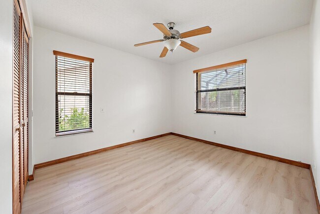 Building Photo - 489 SE Evergreen Terrace