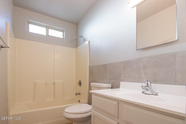 Building Photo - 3311 Catherine Ann Dr