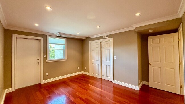 Building Photo - Updated 4BR/2BA Single Family Home in Cove...