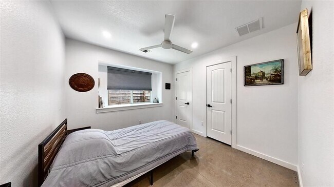 Building Photo - 2708 Kingsland Way