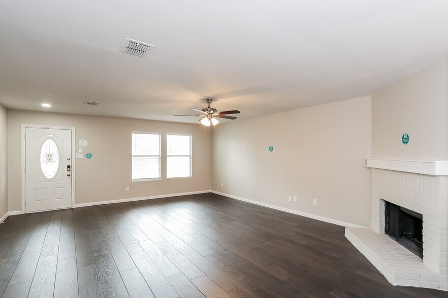 Building Photo - 6019 Guilia Dr