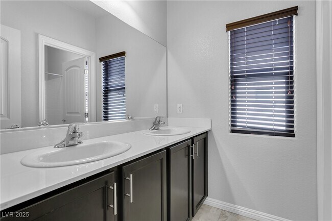 Building Photo - 9404 Sand Tiger Ave