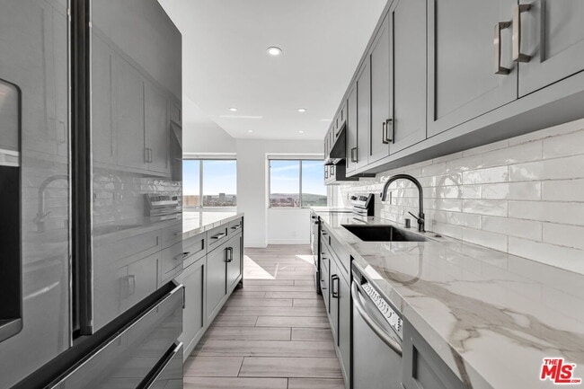 Building Photo - 1155 N La Cienega Blvd