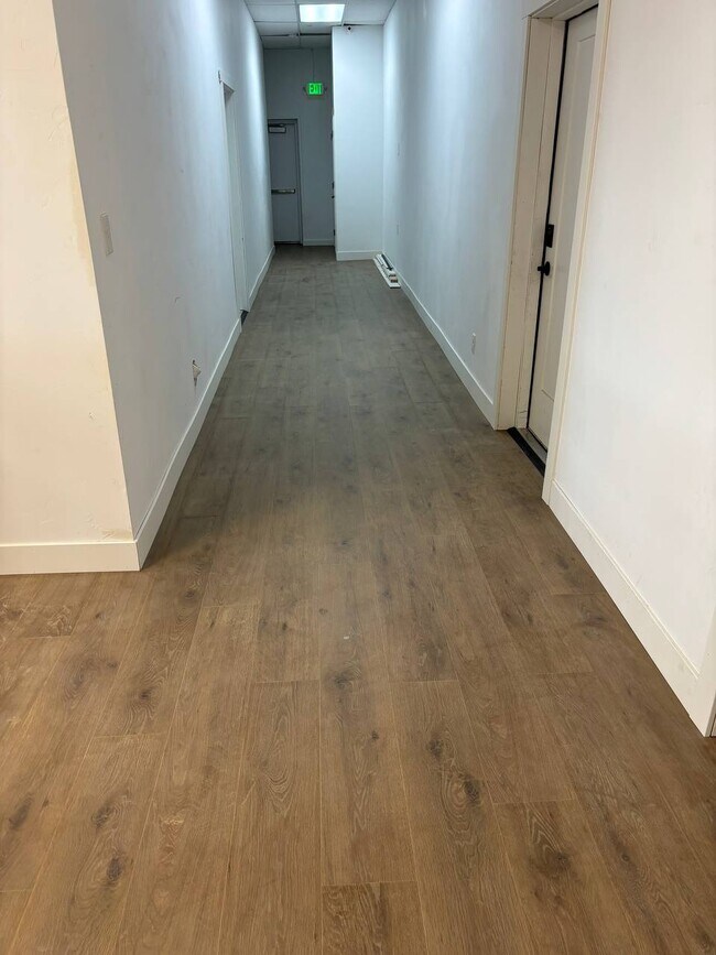 Building Photo - VINTAGE VAULT