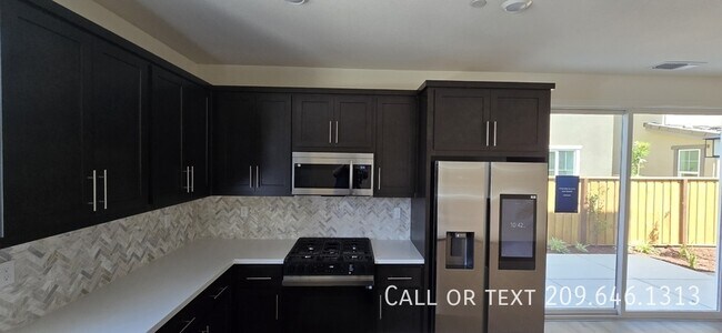 Building Photo - 1695 Placer Pl