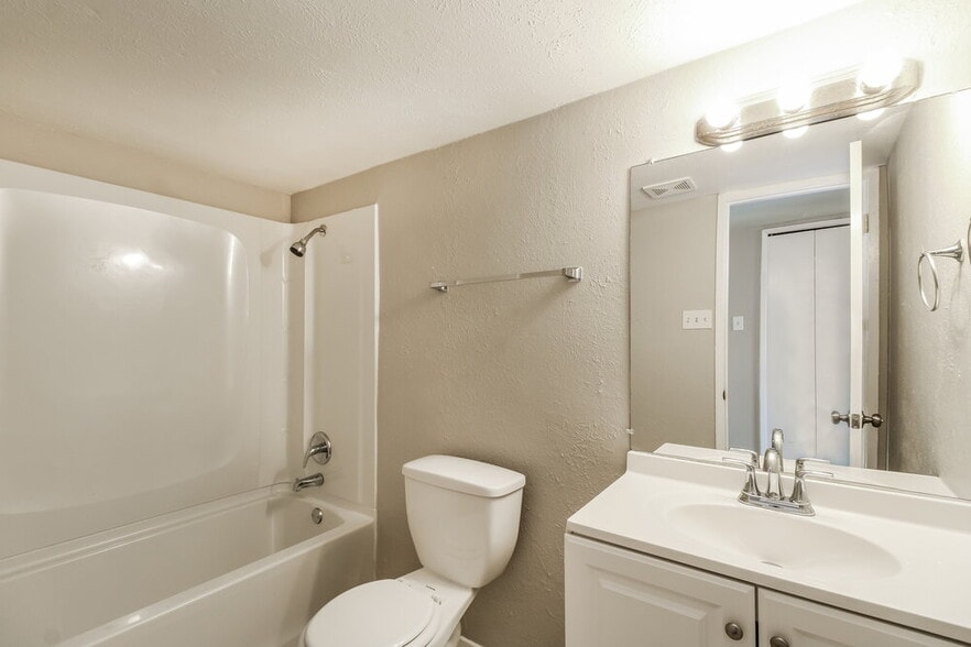 Building Photo - 5011 Ridge Manor Dr