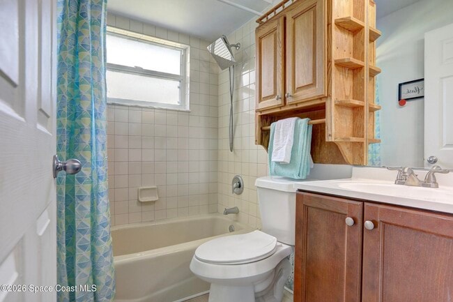 Building Photo - 243 Dickens Ave