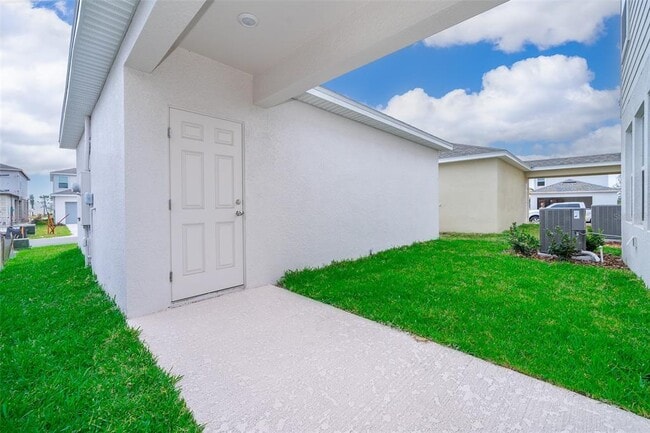 Building Photo - 1941 Summer Serenity Dr