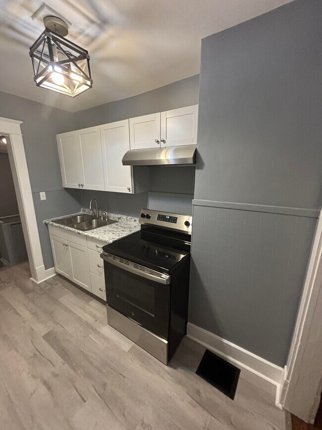 Building Photo - 3132 Mapleleaf Ave