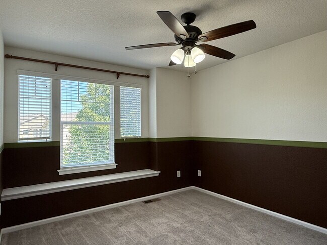 Building Photo - Gorgeous Reunion Home Features 4 Beds/2.5 Baths and Large Backyard. Close to Shopping, Dining and...