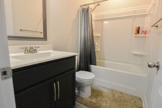 Building Photo - Pet Friendly Four Bedroom with Basement!
