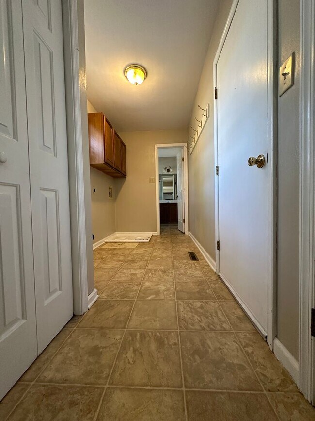 Building Photo - Virginia Beach-Wesleyan Pines Single Famil...