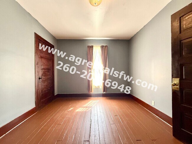 Building Photo - 116 E Pontiac St