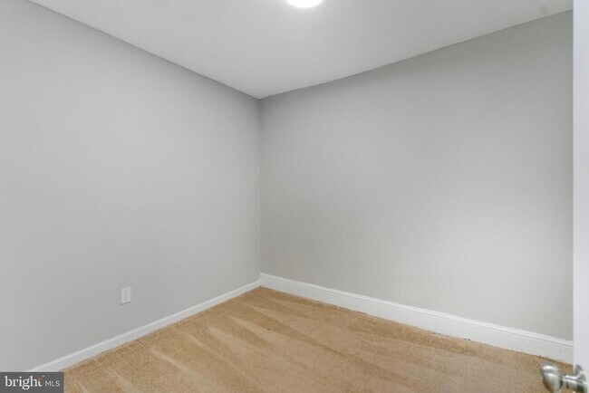 Building Photo - 3739 N Franklin St