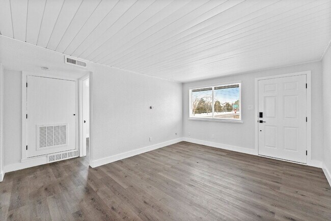 Building Photo - 1100 N Rosemary St