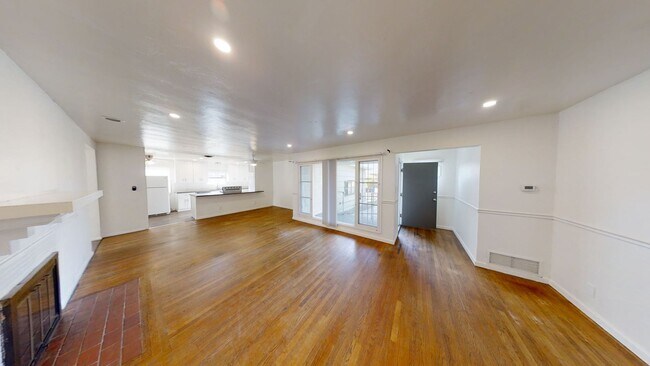 Building Photo - 5BD/2BA on MARY LANE! (Lease Out Pending S...
