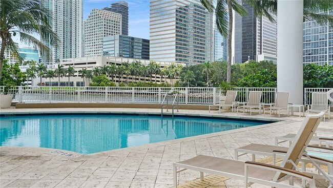 Building Photo - 801 Brickell Key Blvd
