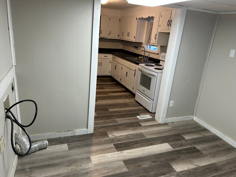 Building Photo - 821 E Woodlawn St