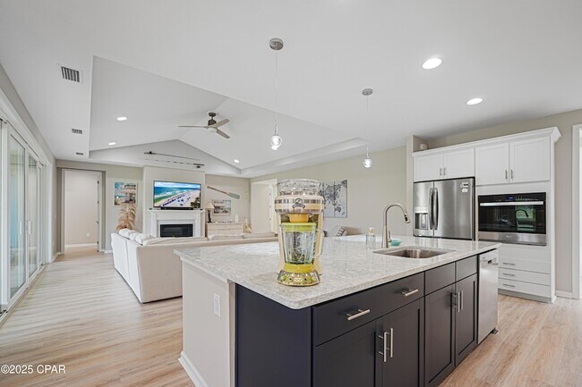 Building Photo - 9431 Paradise Dr