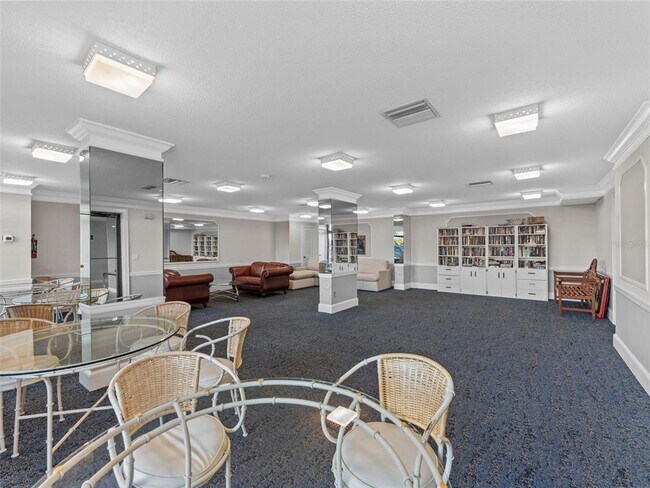 Building Photo - 7100 Sunshine Skyway Ln S