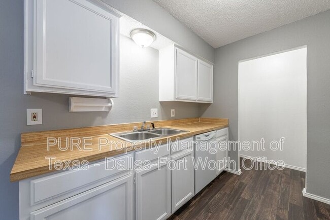 Building Photo - 731 Bluebonnet Dr