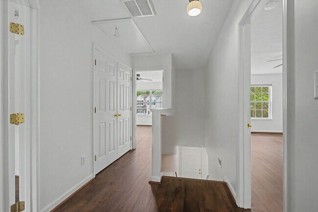 Building Photo - Beautiful home you won't want to miss!