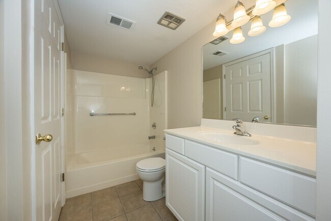 Building Photo - Two Bedroom, 2 Bath Creve Coeur Condo