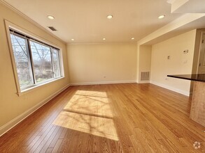 Building Photo - 585 VFW Parkway