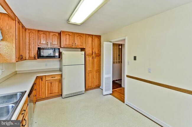 Building Photo - 100 Mel Mara Dr