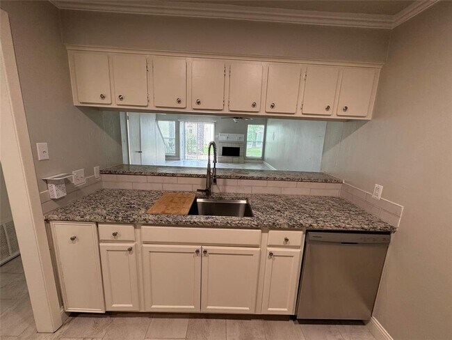 Building Photo - 20309 Sunny Shores Dr