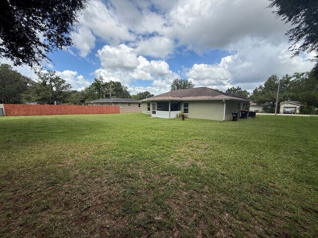 Building Photo - 5300 SE 115th Pl