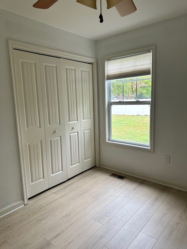 Building Photo - 702 Garfield Ave