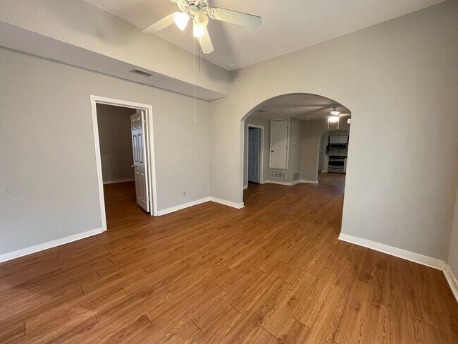 Building Photo - Rental Home Available!