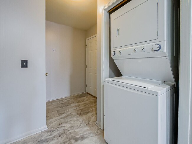 Building Photo - Spacious 3-Bedroom Home in a Great Pontiac Location!